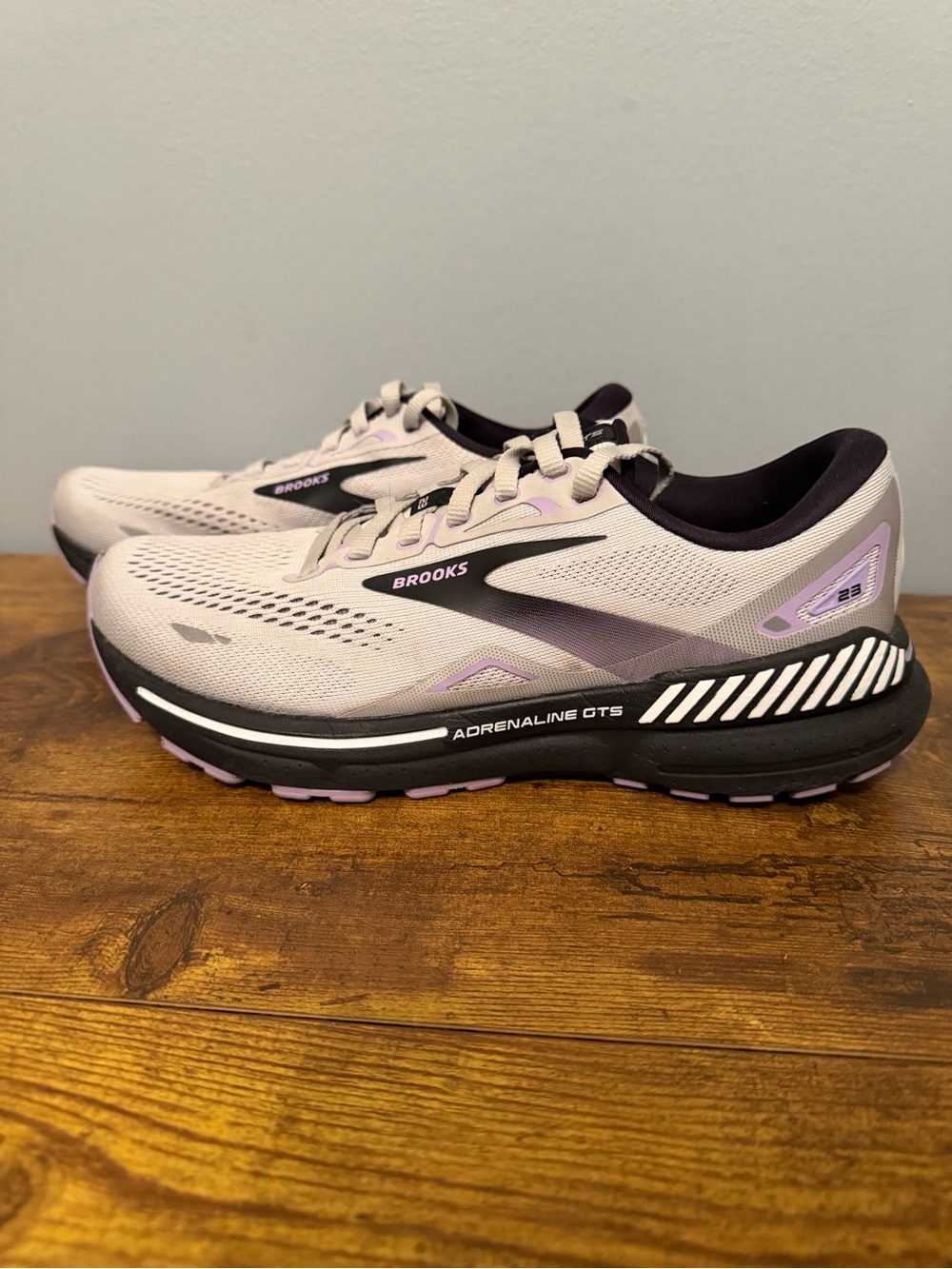 Brooks Adrenaline GTS 23 Women’s 8 Running Shoes Gray Purple Black Sneakers
